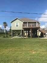 3921 11 Mile Rd in Galveston, TX - Building Photo