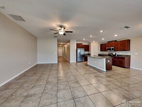 1605 Broad Winged Hawk Dr in Ruskin, FL - Building Photo - Building Photo