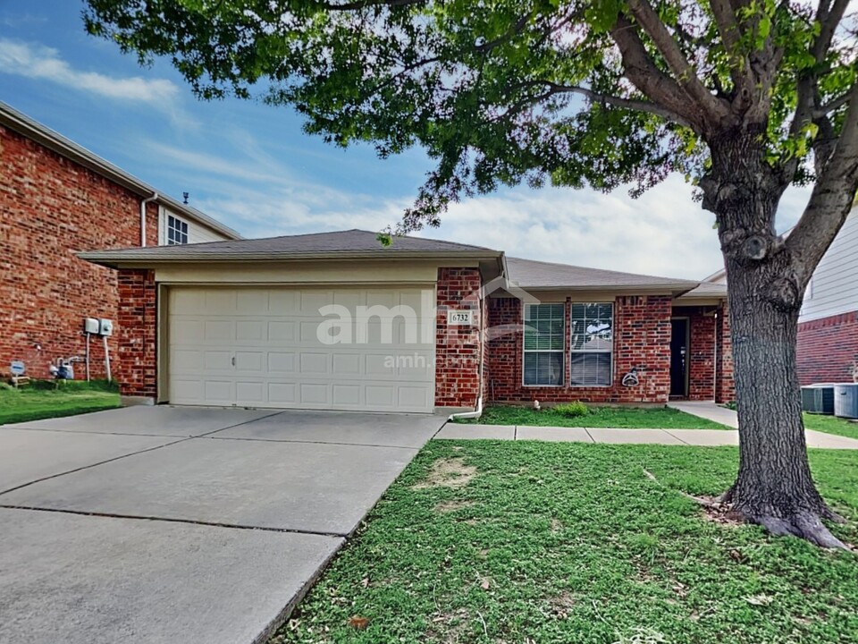 6732 Friendsway Dr in Fort Worth, TX - Building Photo