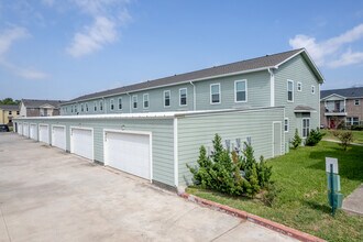 Shaver Landing in Pasadena, TX - Building Photo - Building Photo