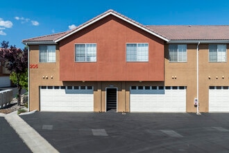 Redfield Villas Apartments in Reno, NV - Building Photo - Building Photo