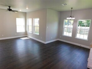 704 E Jefferson St in Waxahachie, TX - Building Photo - Building Photo