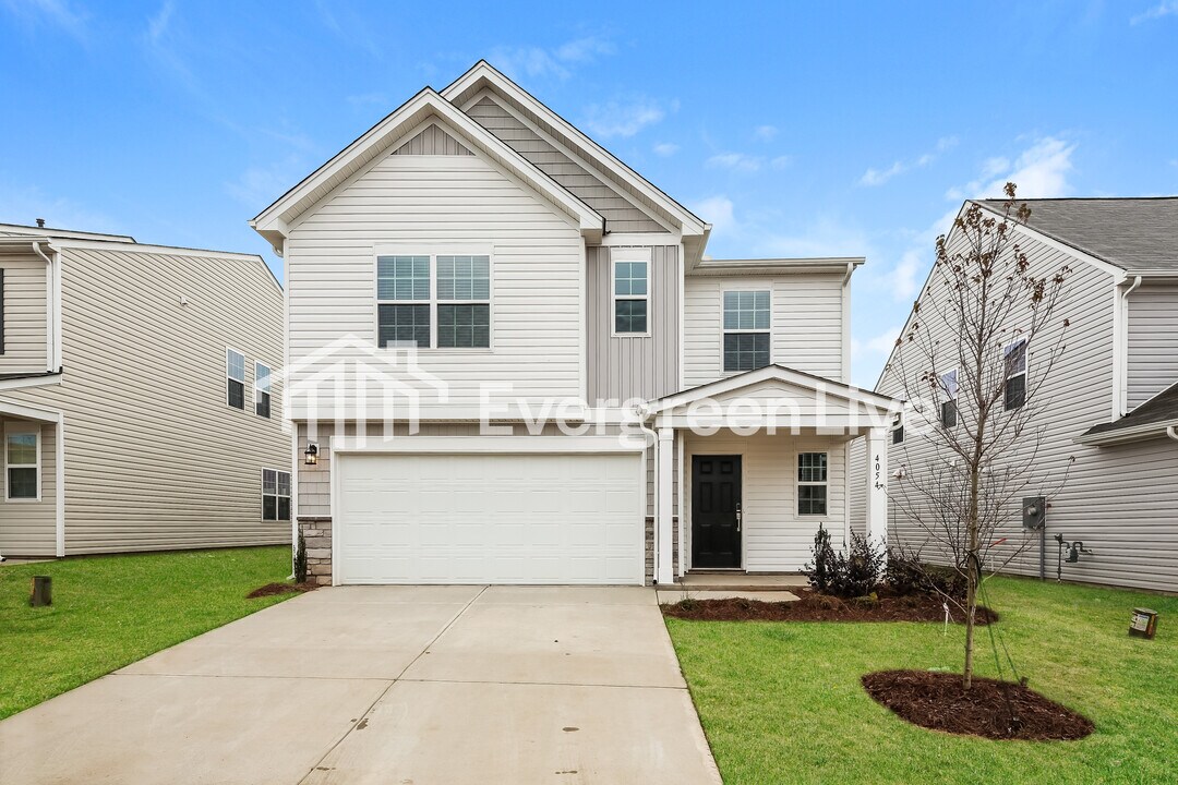 4054 Rustling Grass Trl in Inman, SC - Building Photo