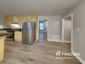 42 Lynn Cir in Newnan, GA - Building Photo - Building Photo