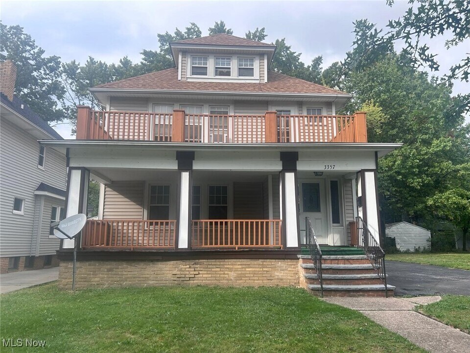 3357 Desota Ave-Unit -1st Floor in Cleveland Heights, OH - Foto de edificio