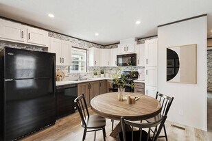 6 Sundale Trailer Ct in Washington, IN - Building Photo