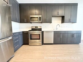 11405 Chandler Blvd in Los Angeles, CA - Building Photo - Building Photo