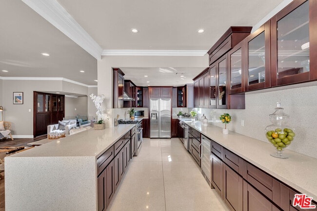 2219 S Bentley Ave in Los Angeles, CA - Building Photo - Building Photo