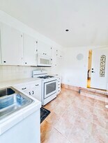 7231 Vanalden Ave, Unit 7231 Vanalden in Reseda, CA - Building Photo