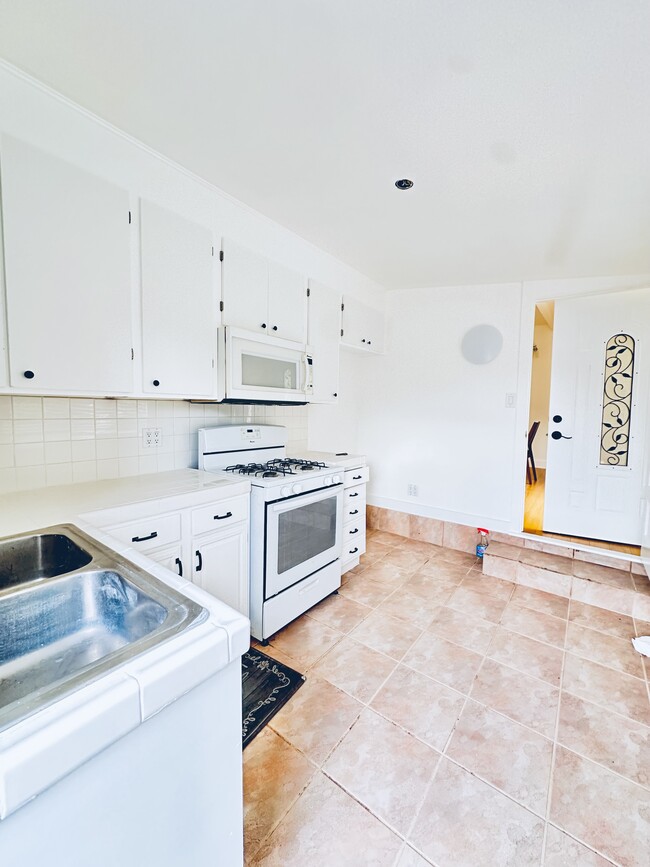 7231 Vanalden Ave, Unit 7231 Vanalden