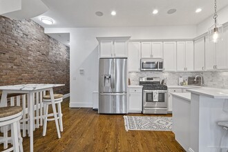 496 E 3rd St, Unit 1 in Boston, MA - Building Photo - Building Photo