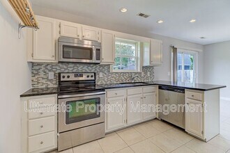 6232 Murrayville Rd in Wilmington, NC - Foto de edificio - Building Photo