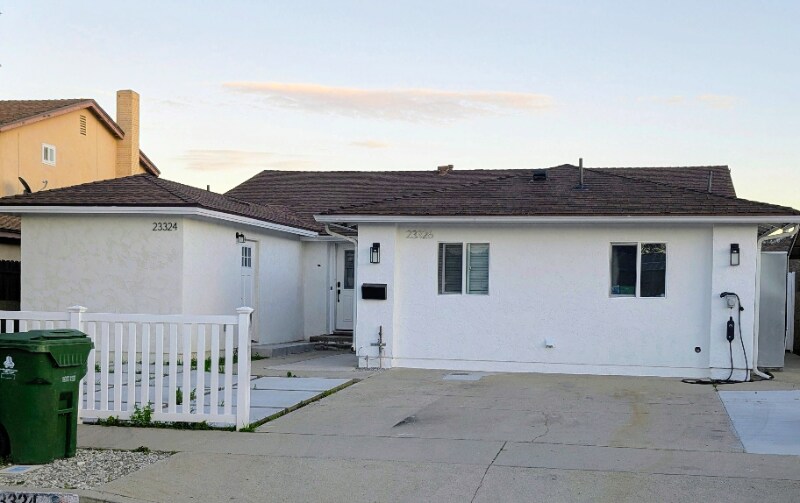 23324 Maltby Pl in Los Angeles, CA - Foto de edificio