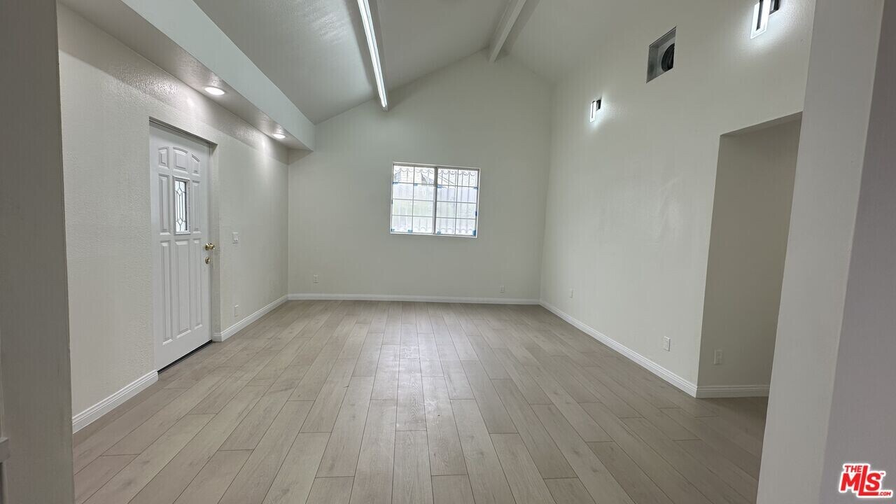 5329 Fountain Ave in Los Angeles, CA - Building Photo
