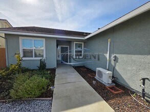 2062 River Rock Dr in Marysville, CA - Building Photo - Building Photo