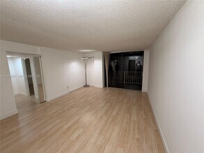 2350 NE 135th St in North Miami, FL - Building Photo - Building Photo