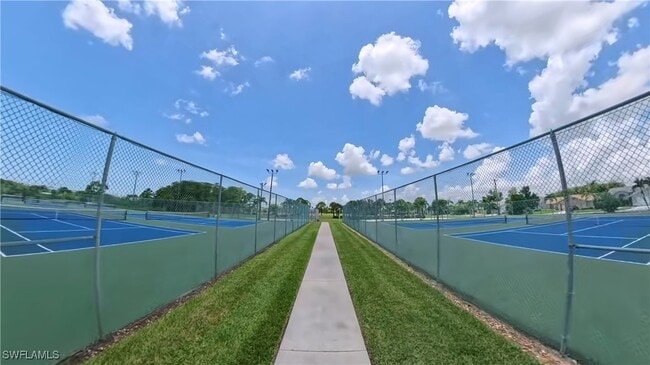 13211 Whitehaven Ln in Ft. Myers, FL - Building Photo - Building Photo