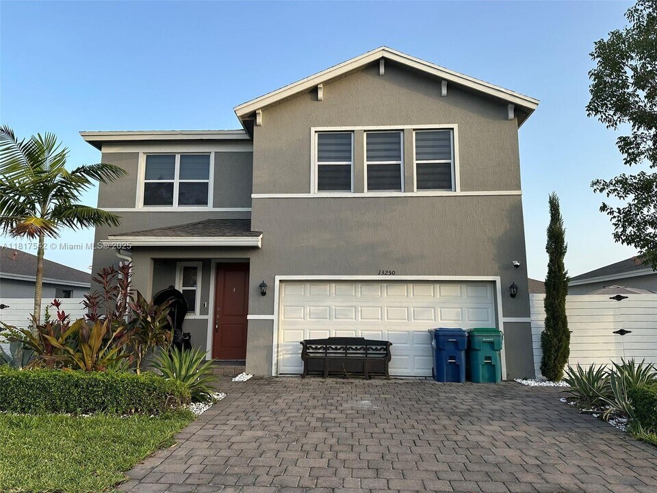 13250 SW 272nd St in Homestead, FL - Building Photo