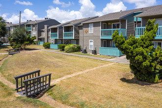 Four Winds Apartment Homes in Corpus Christi, TX - Building Photo - Building Photo