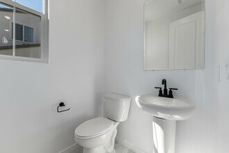 2436 W Maximo Wy in Phoenix, AZ - Building Photo - Building Photo