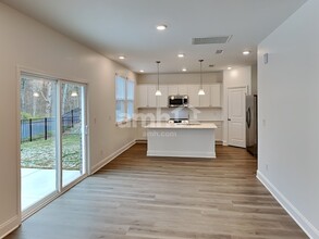 103 Broadmoor Dr in Mount Juliet, TN - Foto de edificio - Building Photo