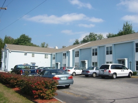 Promenade Court in Gorham, NH - Building Photo