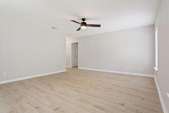 10100 Woodglen Dr in Austin, TX - Building Photo - Building Photo