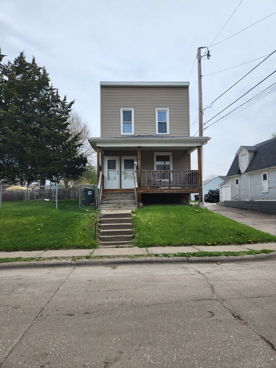 1517 Fillmore St in Davenport, IA - Building Photo