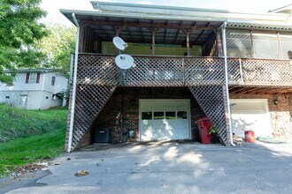 1310 Knob Creek Rd in Johnson City, TN - Building Photo - Building Photo
