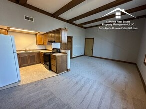 103 E 10th St in Fulton, MO - Building Photo - Building Photo