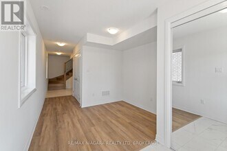 12 Feather Rd in Welland, ON - Building Photo - Building Photo