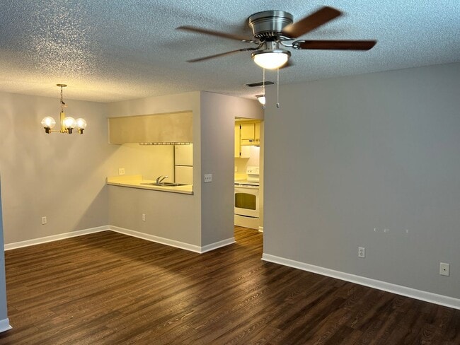 2411 W Stroud Ave in Tampa, FL - Building Photo - Building Photo