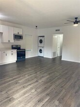 7827 Goode St in Houston, TX - Building Photo - Building Photo