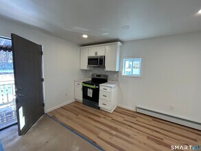 95 Cedar St in Manchester, CT - Foto de edificio - Building Photo