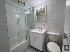 E 16 ST, Unit 17G in New York, NY - Building Photo - Building Photo