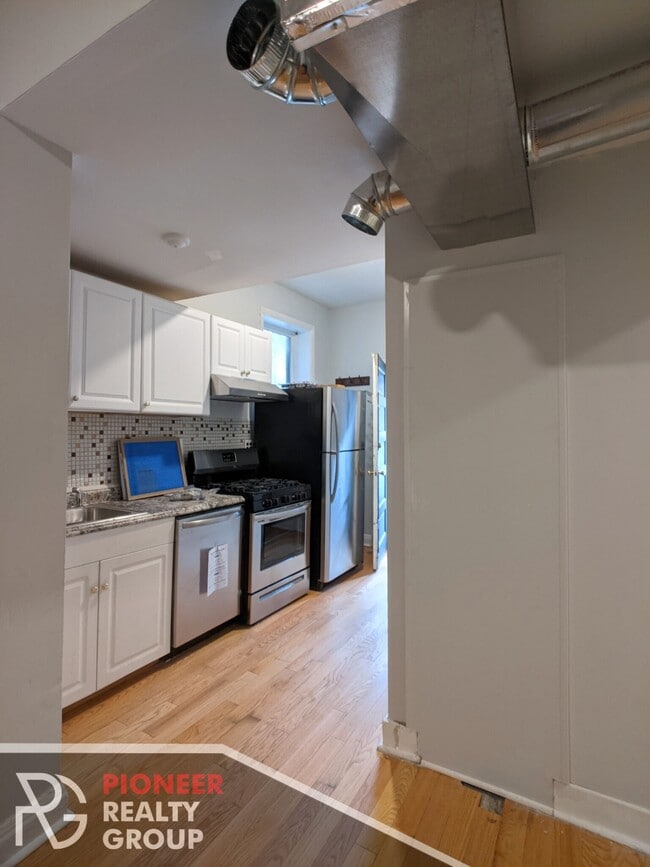 3542 N Halsted St, Unit 2 in Chicago, IL - Foto de edificio - Building Photo