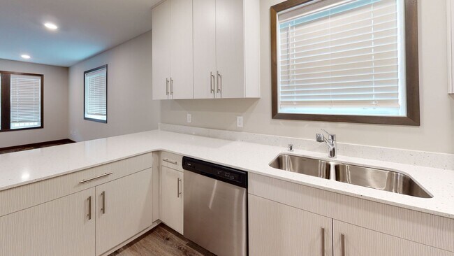 1048 23rd Ave SE in Minneapolis, MN - Building Photo - Building Photo