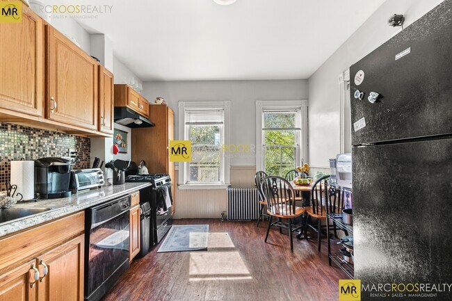 175 River St, Unit 2-2 in Cambridge, MA - Foto de edificio - Building Photo