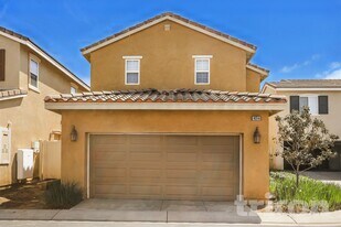 1431 Bittersweet Dr in Beaumont, CA - Building Photo