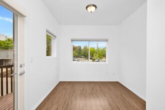 8055 165th Ln NE in Redmond, WA - Building Photo - Building Photo