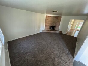 3119 Christmas Tree Ln in Bakersfield, CA - Building Photo - Building Photo