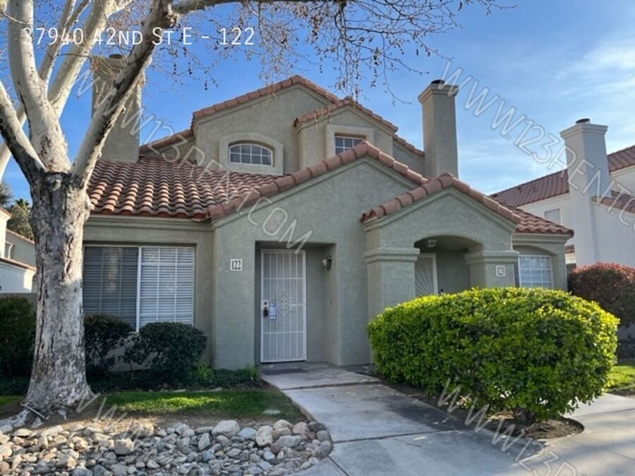 37940 42nd St E in Palmdale, CA - Building Photo