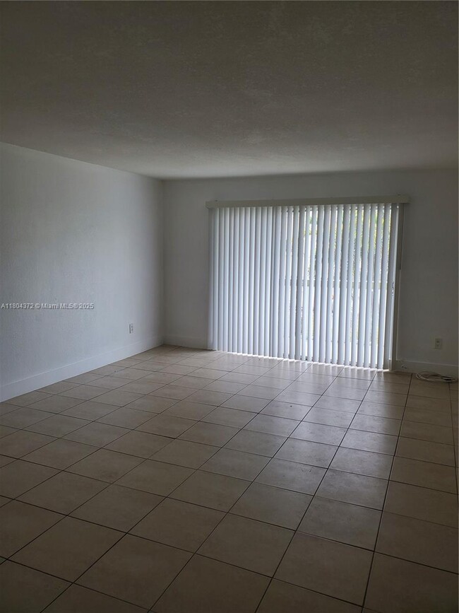 15225 NE 6th Ave in Miami, FL - Building Photo - Building Photo