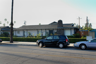 2120 E Almont Ave in Anaheim, CA - Building Photo - Building Photo