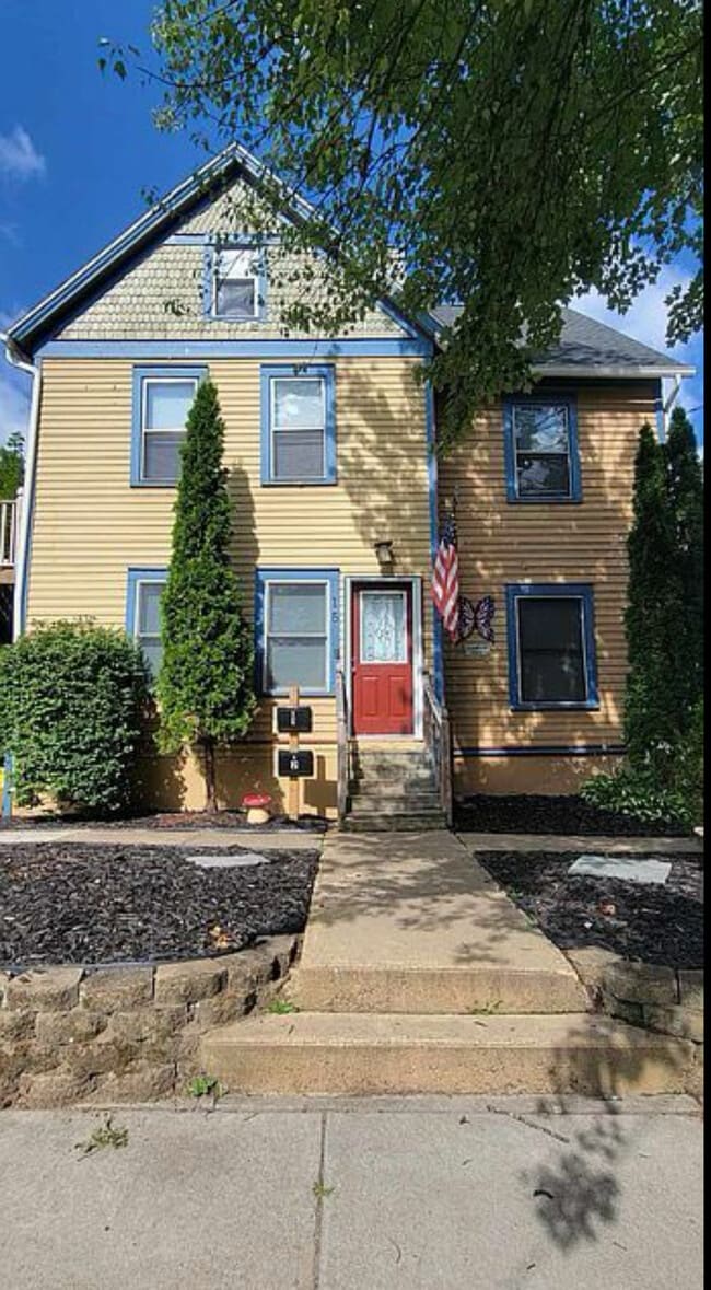 15 Minden Ave, Unit 2