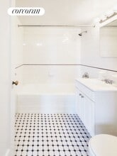200 W 16th St in New York, NY - Building Photo - Building Photo