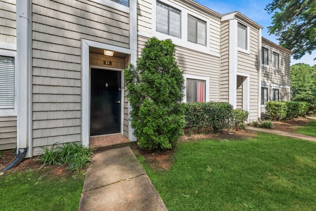 Pinewood Station Apartments and Townhomes in Hillsborough, NC - Building Photo - Building Photo