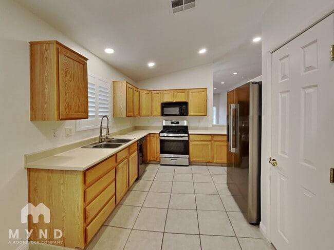 5429 Sweet Shade St in Las Vegas, NV - Building Photo - Building Photo