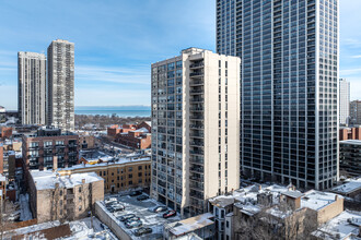 LaSalle Terrace in Chicago, IL - Building Photo - Building Photo