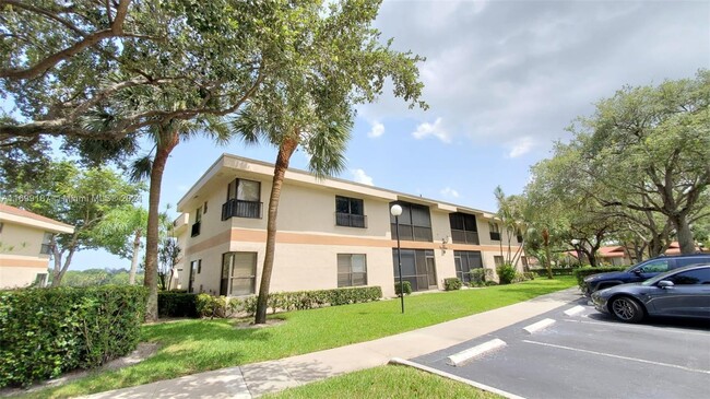 2828 Carambola Cir S in Coconut Creek, FL - Building Photo - Building Photo